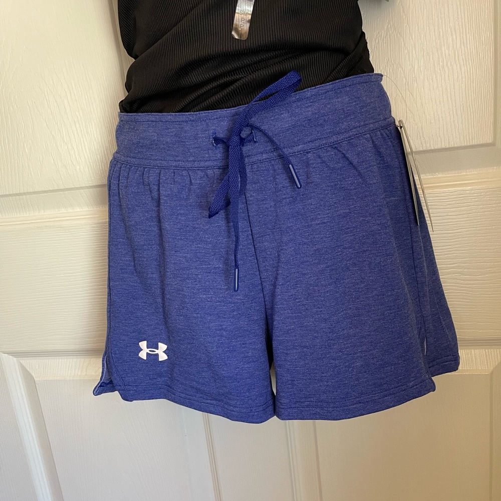 UA shorts loose heat gear size XS